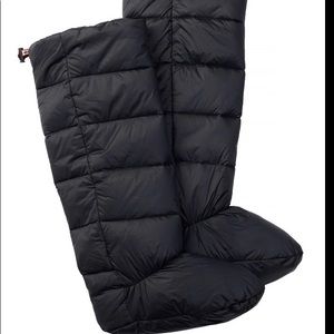 L(8-10) tall black down filled Hunter boot socks